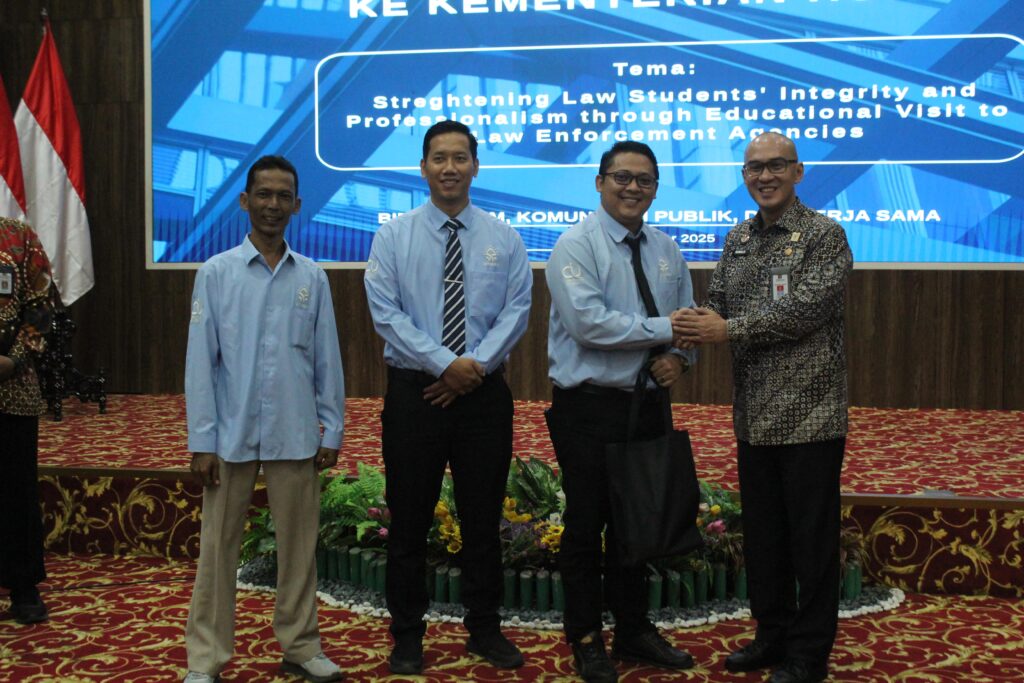 STUDY EXPLORE : KUNJUNGAN MAHASISWA JURUSAN HUKUM KELUARGA UINSSC DI LEMBAGA HUKUM